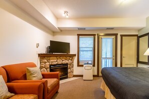 1 bedroom, travel cot, free WiFi, bed sheets - Studio with Kitchen, Great Location (Fernie)