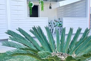 Outdoor dining - Francesca's Apartments - Tropical Apartment - 3 minutes by car from the beach (Santa Croce Camerina)