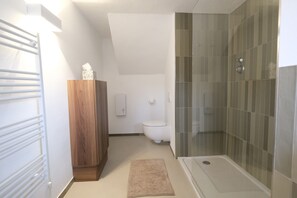 Shower, hair dryer, towels, soap - The Eifel Türmchen in the Kurpark, only a 5-minute walk to the historic old town (Bad Münstereifel)