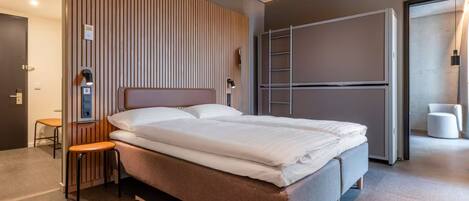 Literie hypoallergénique, lits bébé (gratuits), draps fournis