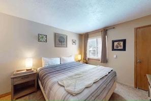 2 habitaciones, tabla de planchar con plancha, wifi y ropa de cama 