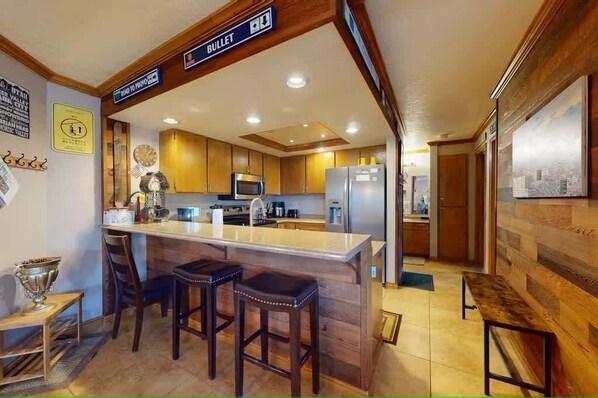 Fridge, microwave, oven, stovetop