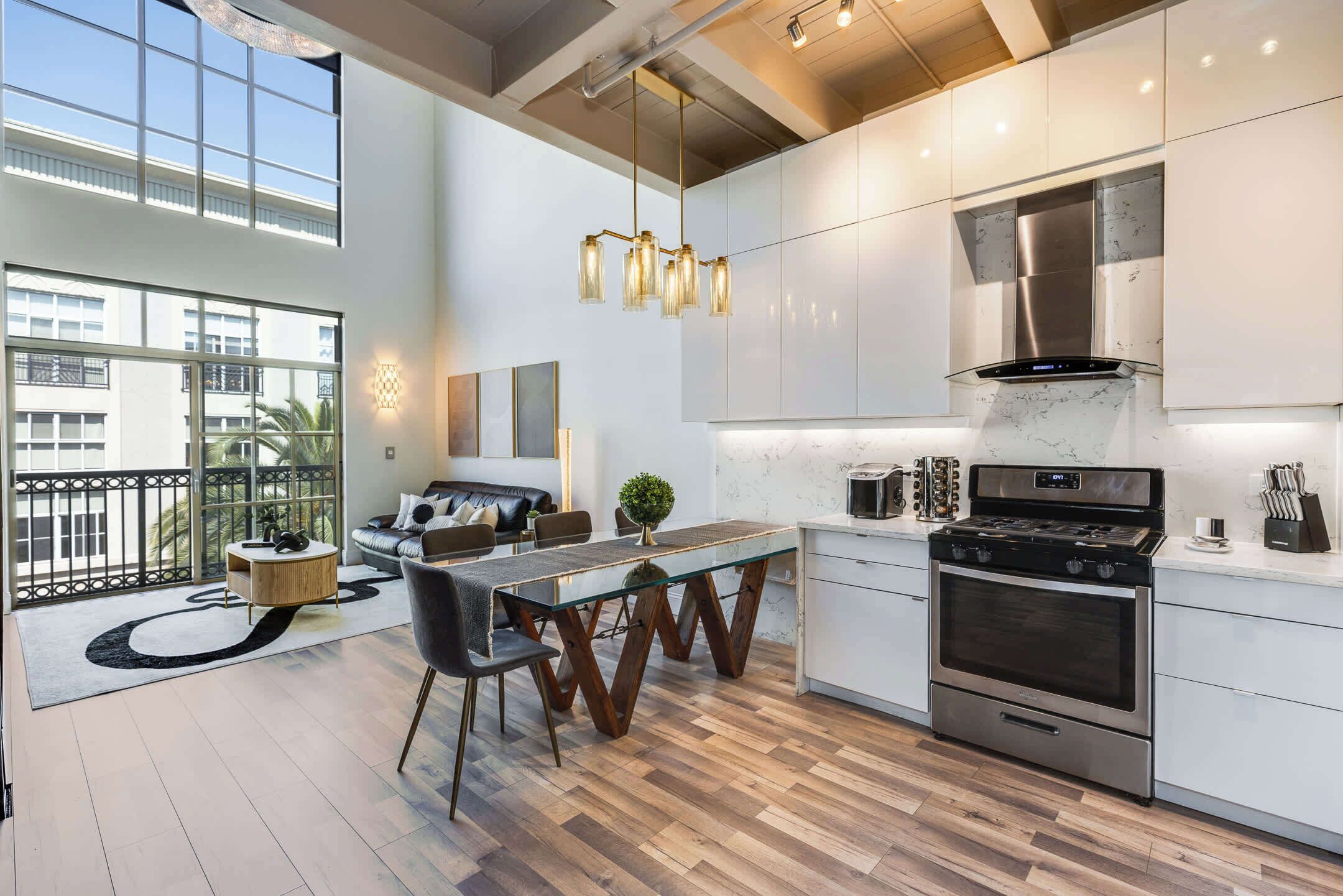 冰箱、微波炉、烤箱、炉灶