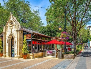 Exterior - Santana Row Properties #8 - Silicon Valley Getaway: Escape the Ordinary! (San Jose)