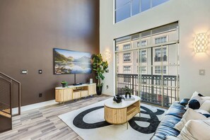 TV, offices - Santana Row Properties #8 - Silicon Valley Getaway: Escape the Ordinary! (San Jose)