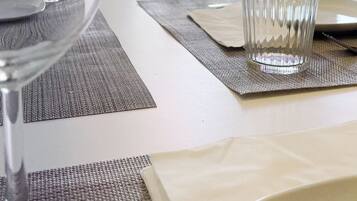 Studio suite, uitzicht op jachthaven | Dineren