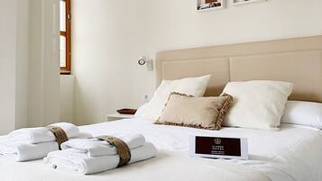Studio Suite, Marina View | Blackout drapes, iron/ironing board, free WiFi