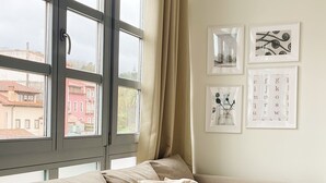 Studiosuite, elveutsikt | Oppholdsområde