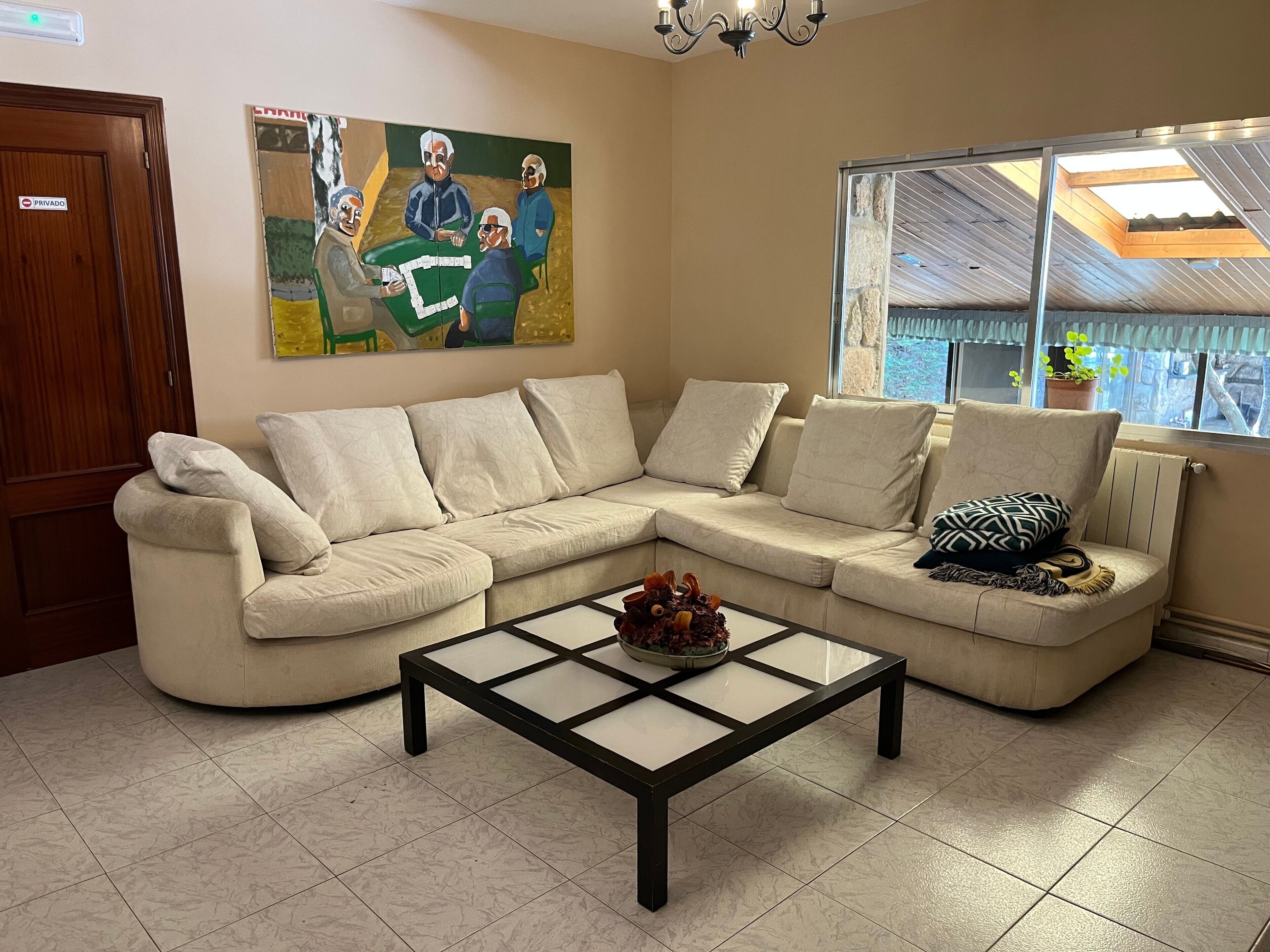 TV, fireplace, table tennis, stereo