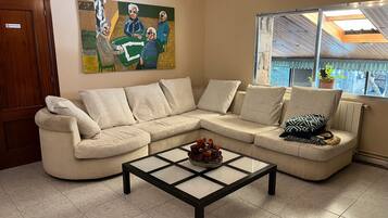 TV, fireplace, table tennis, stereo