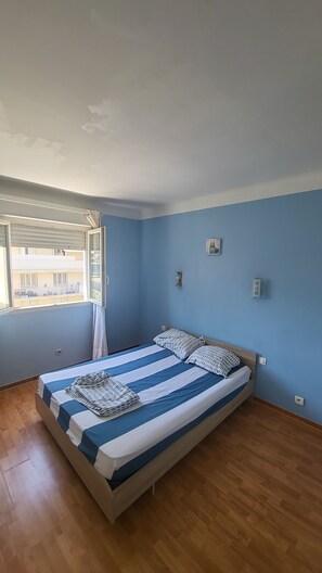 3 chambres, fer et planche à repasser, Wi-Fi, draps fournis