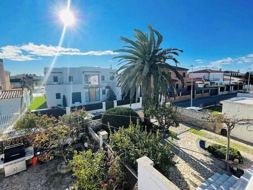 CASA REFORMADA VACACIONAL EN EMPURIABRAVA
