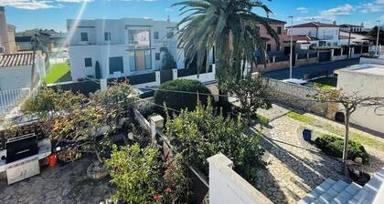 CASA REFORMADA VACACIONAL EN EMPURIABRAVA
