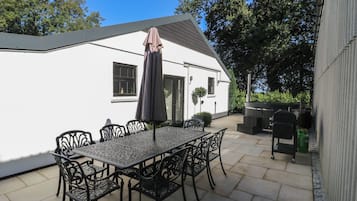 Cottage | Outdoor dining