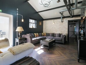 Living area - The Old Workshop (Sittingbourne)