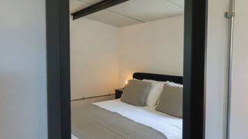 4 bedrooms, individually decorated, individually furnished, free WiFi