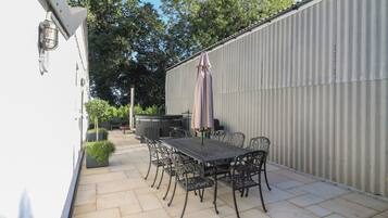 Cottage | Outdoor dining