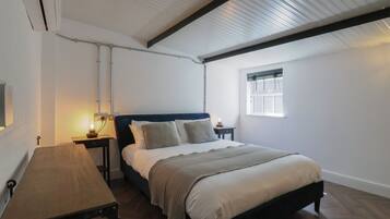 4 bedrooms, individually decorated, individually furnished, free WiFi