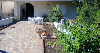 B&B Yasmir Home