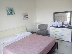 3 Schlafzimmer, Bügeleisen/Bügelbrett, WLAN, Bettwäsche
