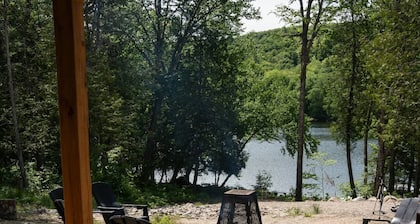 Spa and Lakefront | Oasis des chutes