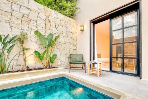 4-bedroom architect-designed villa with pool