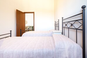 1 bedroom, WiFi, bed sheets