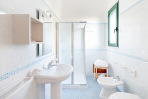 تجهيزات دش، مجففات شعر، مناشف