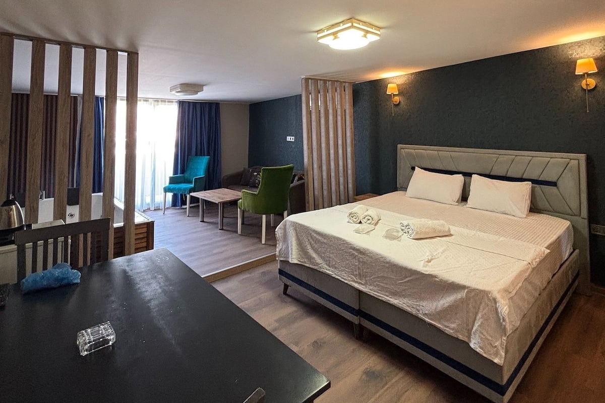 Deluxe penthouse, erkély | Laptophoz jól használható munkafelület és ingyenes wifi