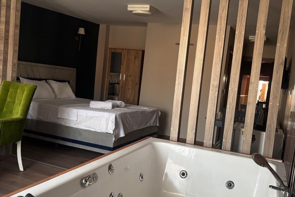 Deluxe Penthouse, Balcony | Laptop workspace, free WiFi