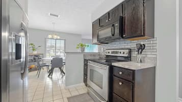 House, Multiple Beds, Patio, Garden View (Casa Playa) | Private kitchen | Fridge, microwave, oven, stovetop