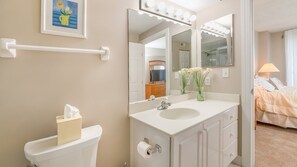 Secador de pelo y toallas