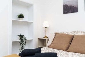 2 室のベッドルーム、アイロン / アイロン台、WiFi、ベッドシーツ