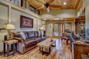 TV, fireplace, stereo - Tranquility Executive Chalet (Breckenridge)