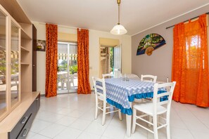 Dining - Apartment 'I Ciottoli Dello Ionio - Apt 1' with Mountain View, Shared Terrace and Balcony (Mascali)