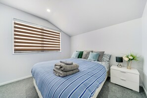 3 bedrooms, iron/ironing board, WiFi, bed sheets