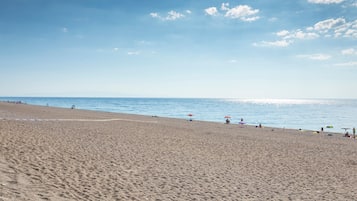 Una spiaggia nelle vicinanze