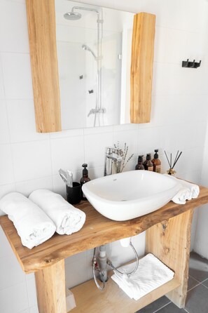 Comfort huisje, balkon, uitzicht op vallei | Badkamer