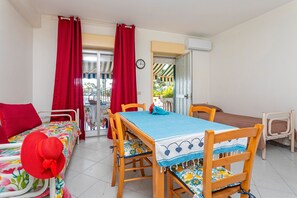 Dining - Apartment 'I Ciottoli Dello Ionio - Apt 2' with Mountain View, Shared Terrace and Balcony (Mascali)
