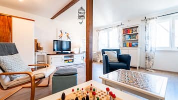 Televisión, reproductor de DVD y estéreo