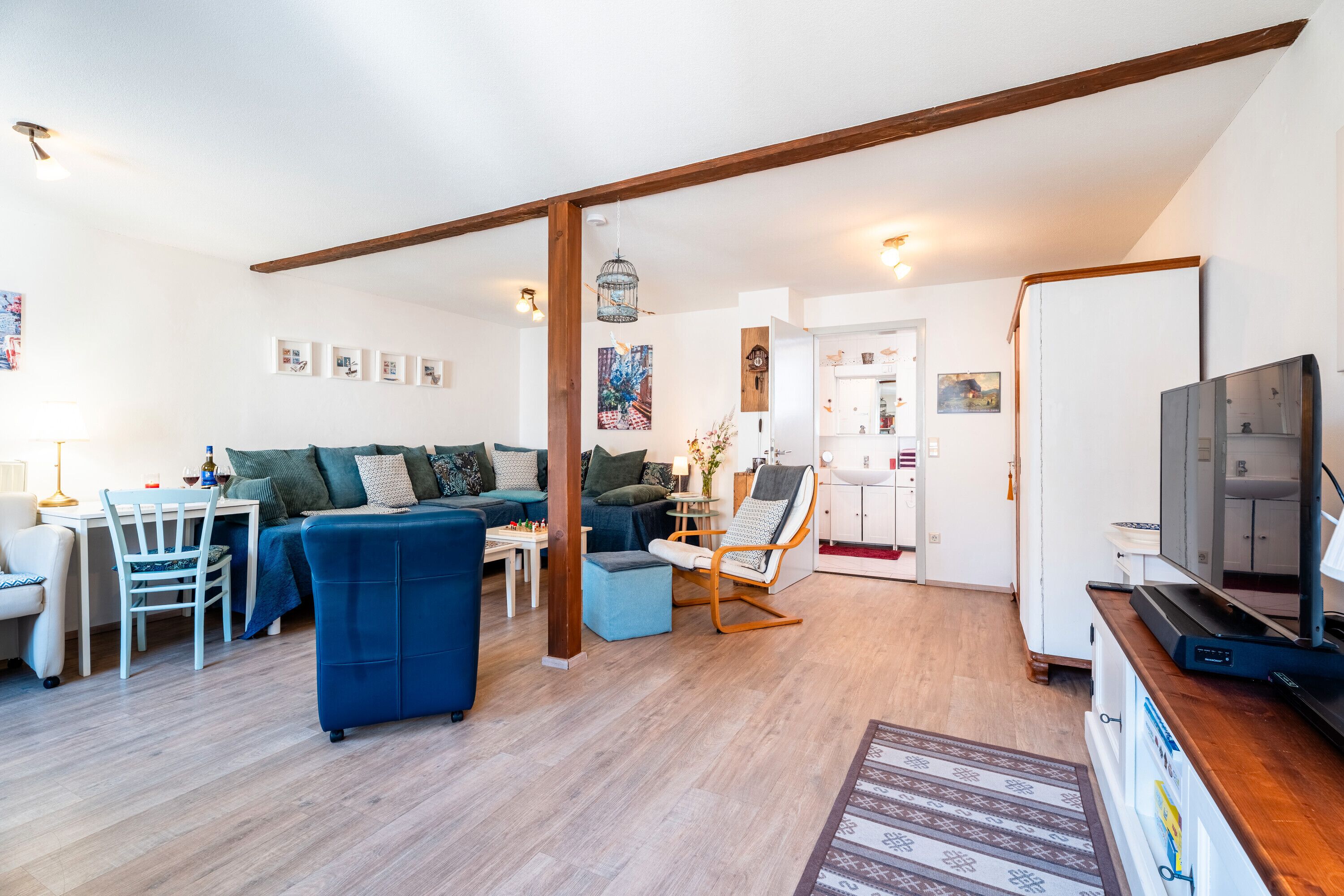 Fernseher, DVD-Player, Stereoanlage