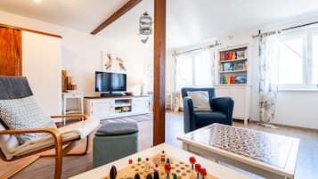 Tv, dvd-spelare och en stereo