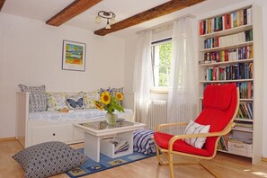 1 bedroom, desk, iron/ironing board, WiFi