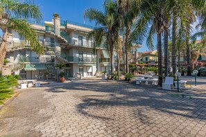 Exterior - Apartment 'I Ciottoli Dello Ionio - Apt 4' with Mountain View, Shared Terrace and Balcony (Mascali)