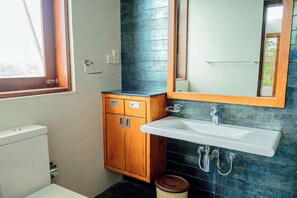 Free toiletries, towels, soap, toilet paper - The Rivergates Villa (Panadura)