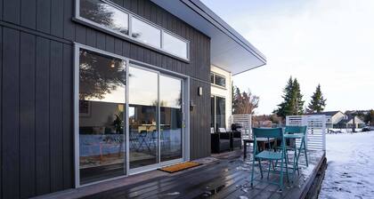 Capricorn - 2BR, Easy Drive to Dark Sky, Dining
