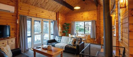 Televisie en een open haard