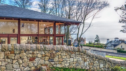 Massney - sleeps 6 guests  in 2 bedrooms