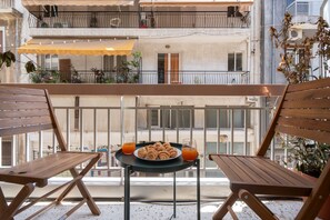 Outdoor dining - 2BR "The House of Knots" In Athens Core (Athens)