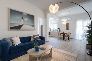 Smart TV - Thessalonikis 85 (Athens)